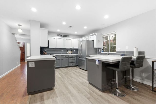 1152 N Noyes Court, Visalia, CA 93291