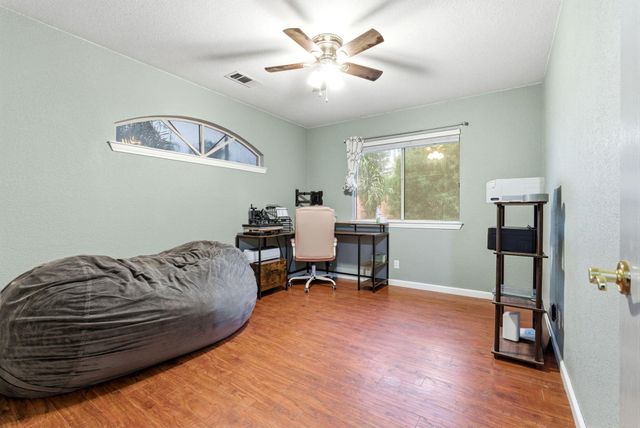 1152 N Noyes Court, Visalia, CA 93291