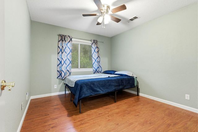 1152 N Noyes Court, Visalia, CA 93291