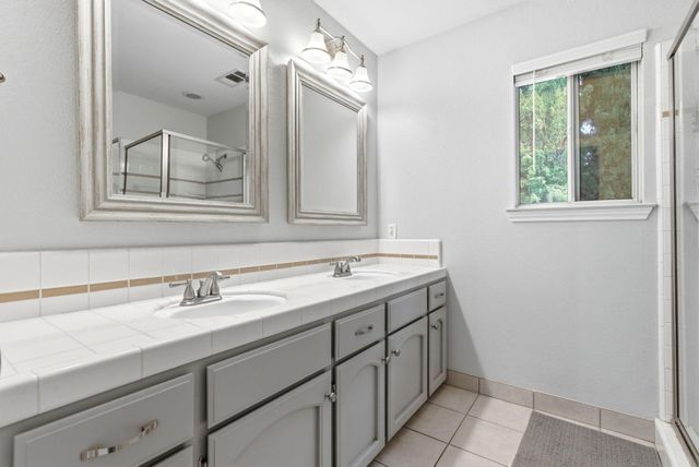 1152 N Noyes Court, Visalia, CA 93291