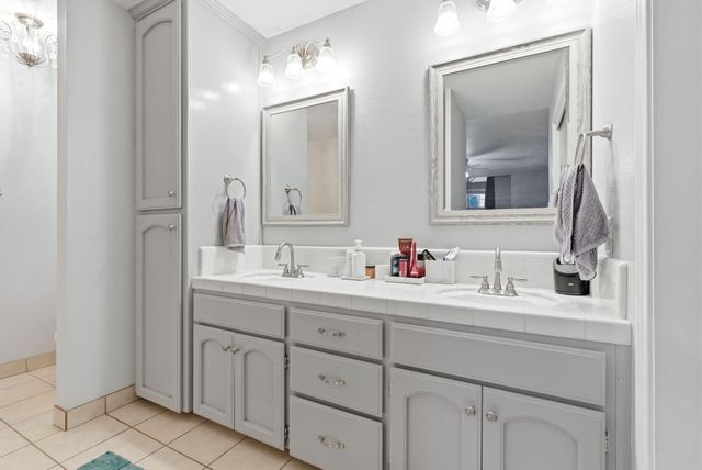 1152 N Noyes Court, Visalia, CA 93291