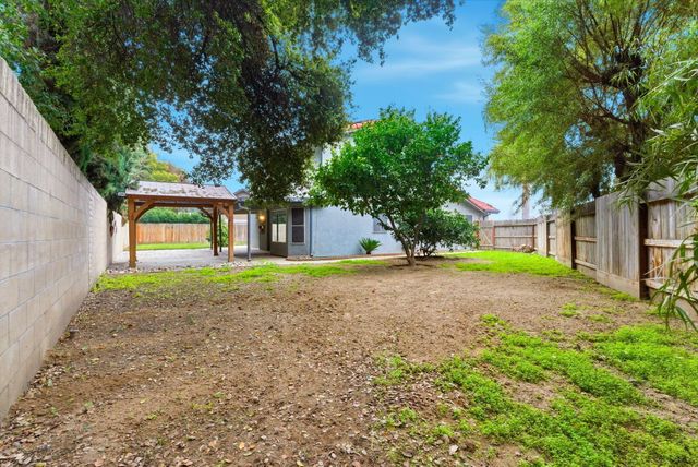 1152 N Noyes Court, Visalia, CA 93291