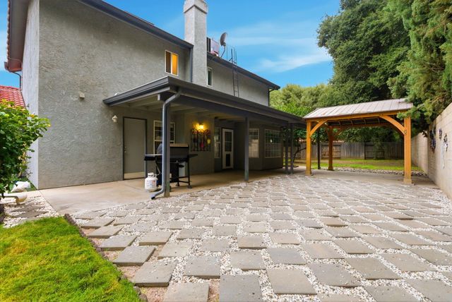 1152 N Noyes Court, Visalia, CA 93291