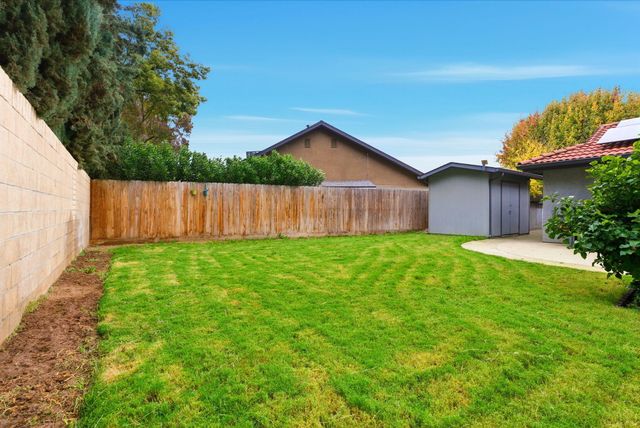 1152 N Noyes Court, Visalia, CA 93291