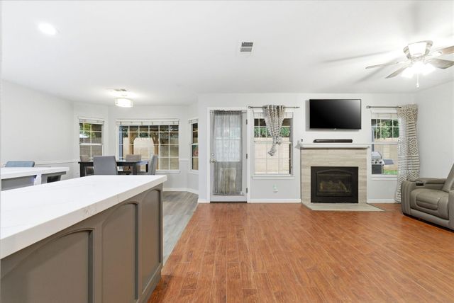 1152 N Noyes Court, Visalia, CA 93291