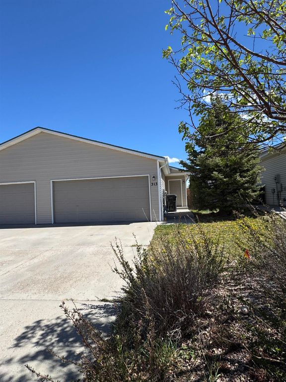 313 HUNTERS WAY, Cheyenne, WY 82007