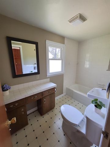213 N High Street, Cambridge, WI 53523