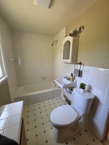 213 N High Street, Cambridge, WI 53523