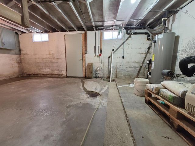 213 N High Street, Cambridge, WI 53523