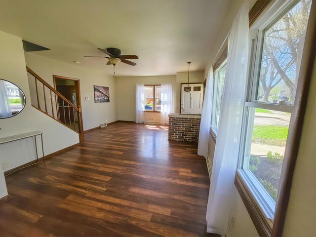 213 N High Street, Cambridge, WI 53523