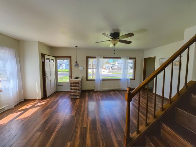 213 N High Street, Cambridge, WI 53523