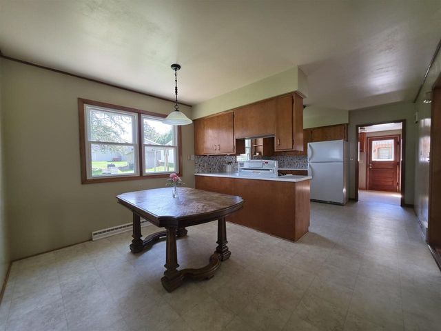 213 N High Street, Cambridge, WI 53523