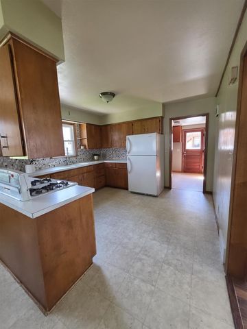 213 N High Street, Cambridge, WI 53523