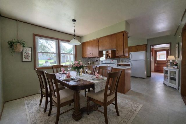 213 N High Street, Cambridge, WI 53523
