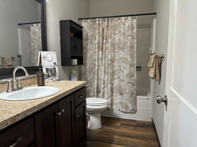 215 8th Avenue NE, Isanti, MN 55040