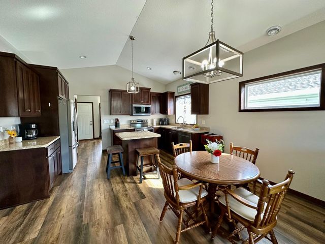 215 8th Avenue NE, Isanti, MN 55040