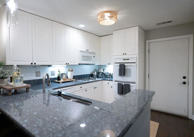 1812 S CLARK Street 16, Chicago, IL 60616