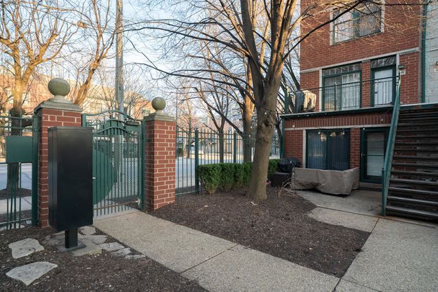1812 S CLARK Street 16, Chicago, IL 60616