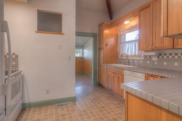 332 Pleasant St, Roseville, CA 95678