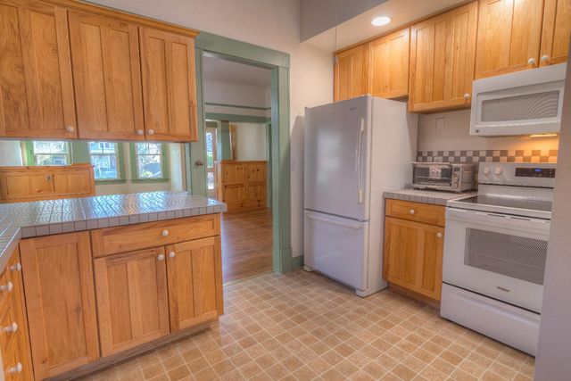 332 Pleasant St, Roseville, CA 95678