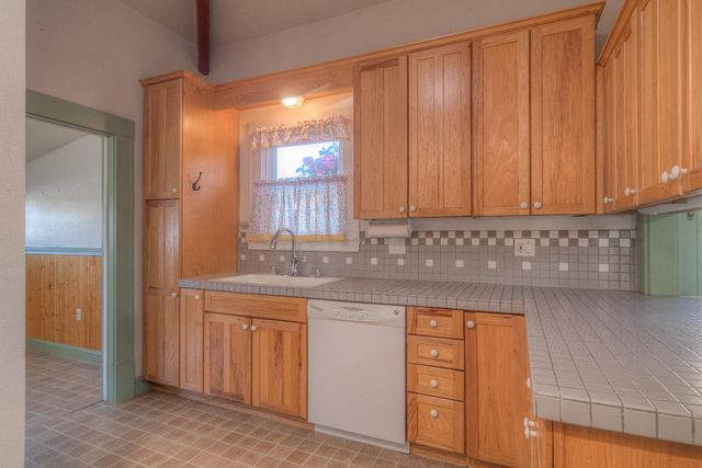 332 Pleasant St, Roseville, CA 95678