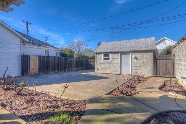 332 Pleasant St, Roseville, CA 95678