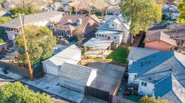 332 Pleasant St, Roseville, CA 95678