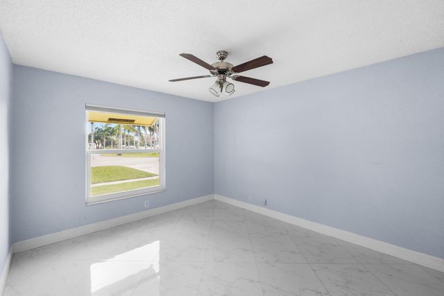 281 N Country Club Boulevard, Boca Raton, FL 33487