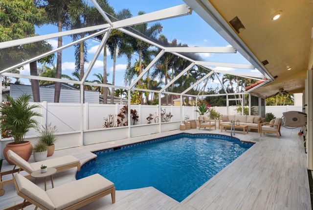 281 N Country Club Boulevard, Boca Raton, FL 33487