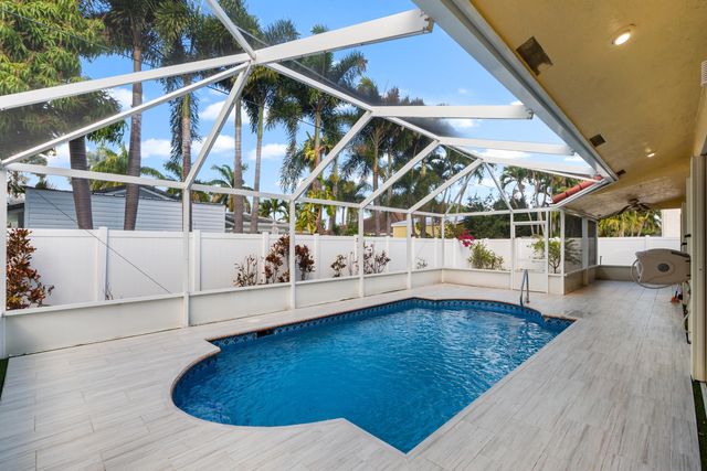 281 N Country Club Boulevard, Boca Raton, FL 33487