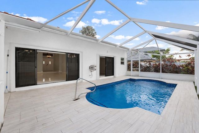 281 N Country Club Boulevard, Boca Raton, FL 33487