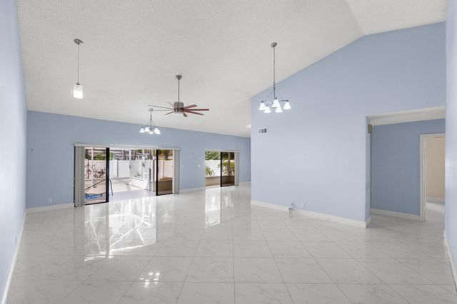 281 N Country Club Boulevard, Boca Raton, FL 33487