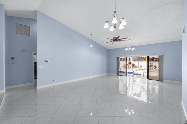 281 N Country Club Boulevard, Boca Raton, FL 33487