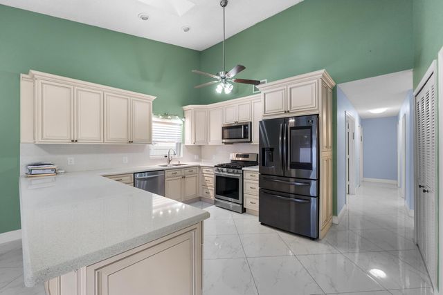 281 N Country Club Boulevard, Boca Raton, FL 33487