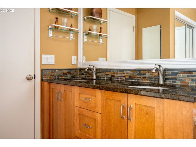 32455 Sw LAKE POINT Ct, Wilsonville, OR 97070