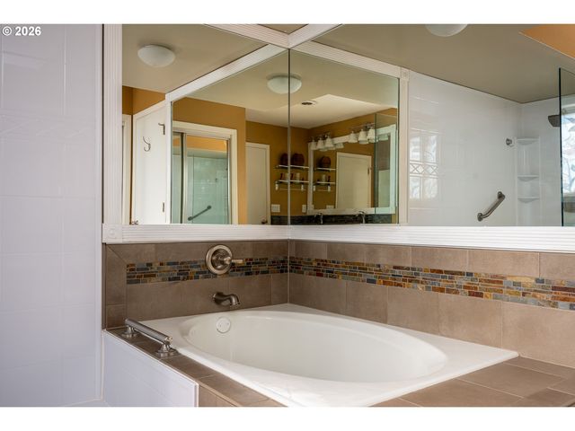 32455 Sw LAKE POINT Ct, Wilsonville, OR 97070