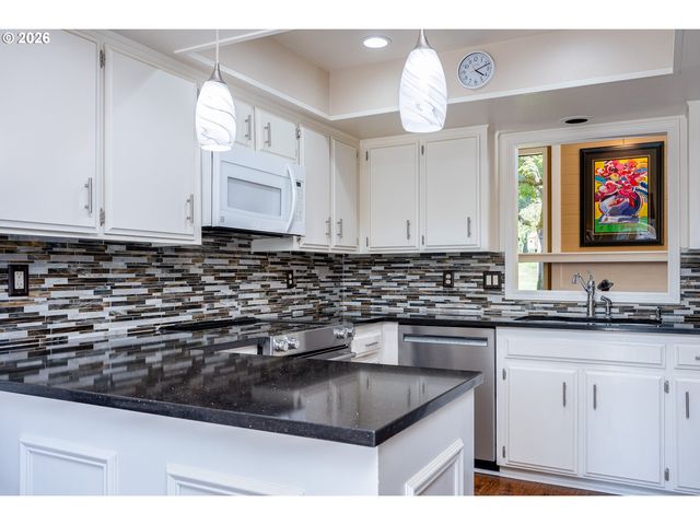32455 Sw LAKE POINT Ct, Wilsonville, OR 97070