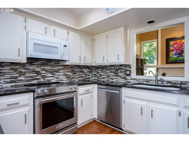 32455 Sw LAKE POINT Ct, Wilsonville, OR 97070