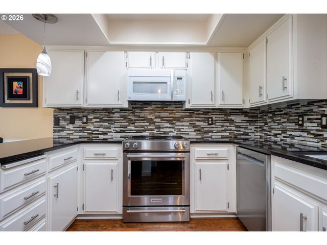 32455 Sw LAKE POINT Ct, Wilsonville, OR 97070