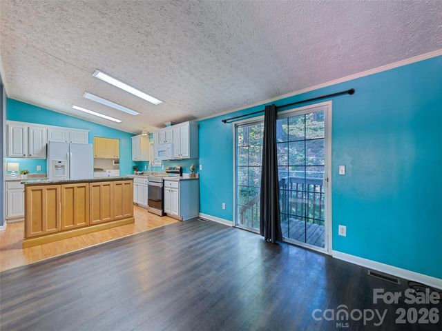 26 Cedar Street, Canton, NC 28716