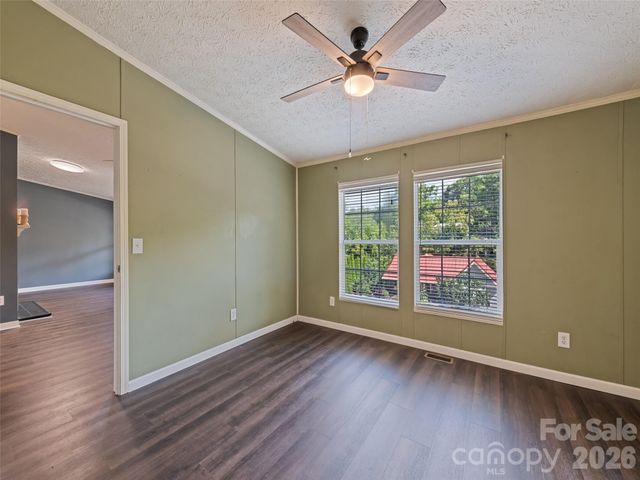 26 Cedar Street, Canton, NC 28716