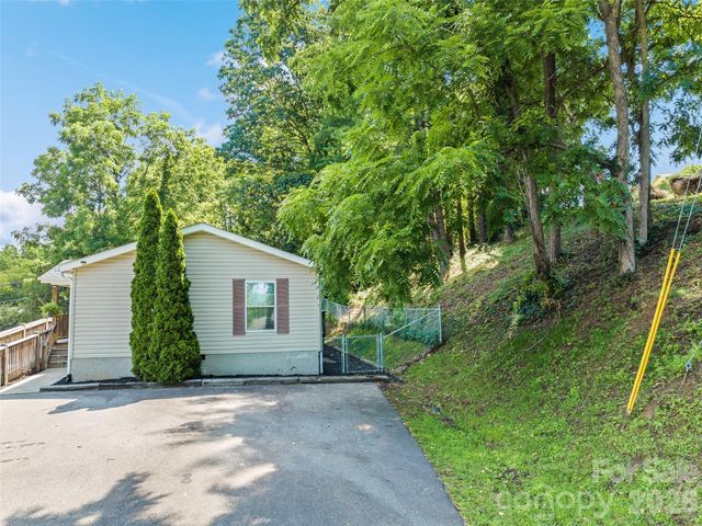 26 Cedar Street, Canton, NC 28716