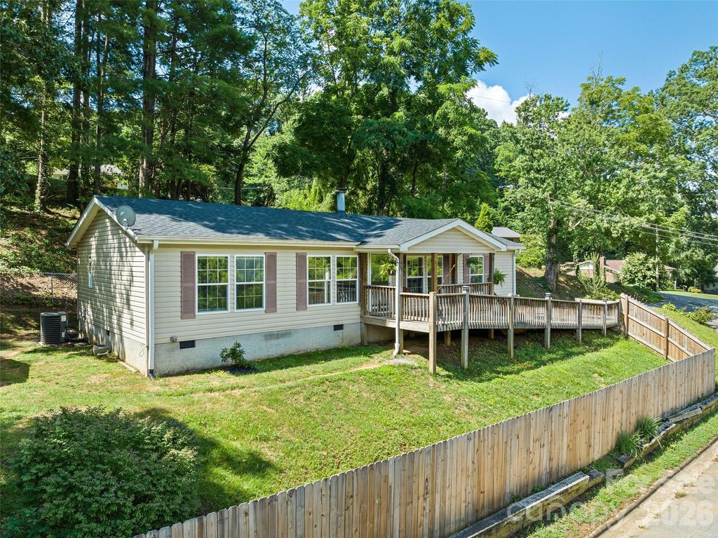 26 Cedar Street, Canton, NC 28716