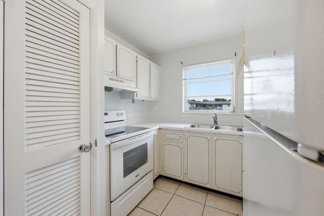 410 W Palm Street B28, Lantana, FL 33462