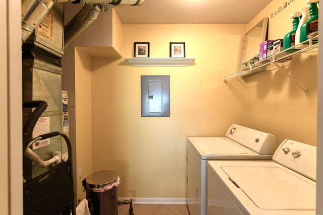 1042 Lakewood Court, Schererville, IN 46375