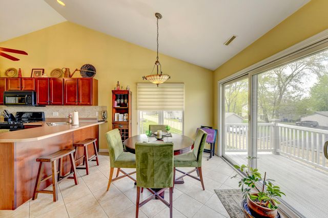 1042 Lakewood Court, Schererville, IN 46375