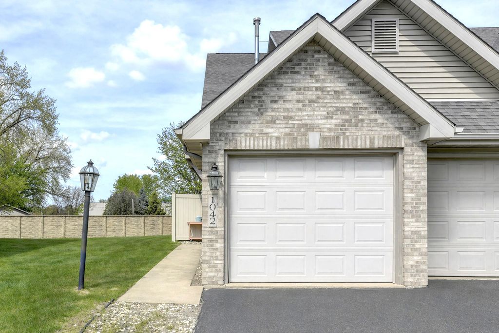 1042 Lakewood Court, Schererville, IN 46375