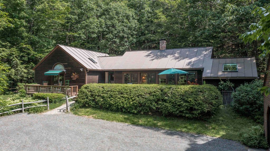 Image 2 of property listing at 1020 Baker Turn, Hartford, VT 05059