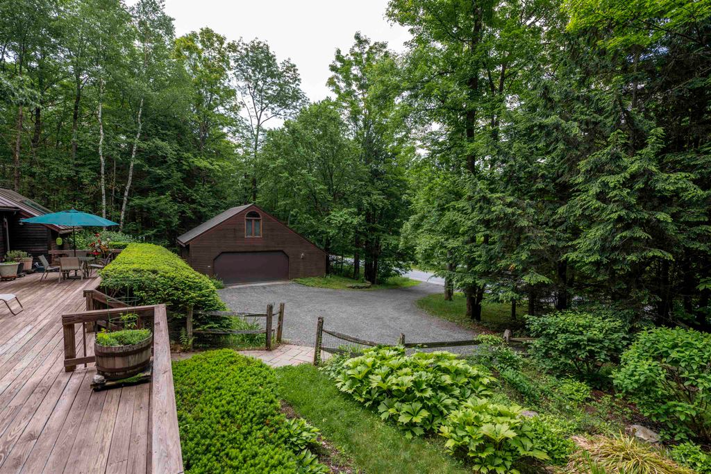 Image 17 of property listing at 1020 Baker Turn, Hartford, VT 05059