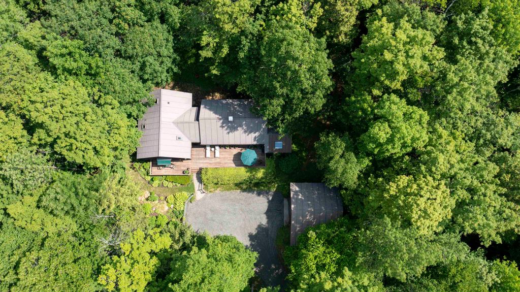 Image 3 of property listing at 1020 Baker Turn, Hartford, VT 05059